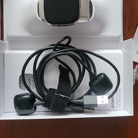 Fit Bit Sense - Picture 3 of 5